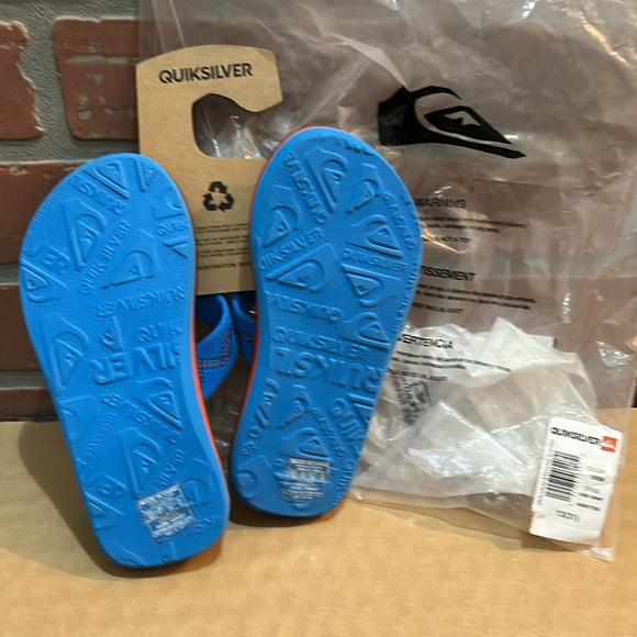 Quicksilver boys flip flops bright blue strap size 12 toddler Never worn - Picture 3 of 7